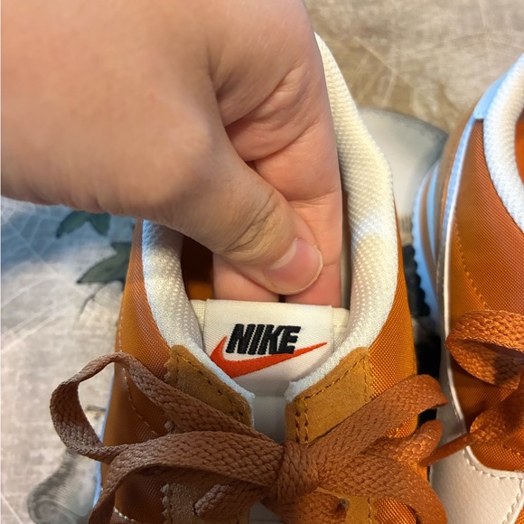 NIKE Cortez Orange Tennis Shoes Men’s size 7 or Women’s size 8.5 - Picture 8 of 10